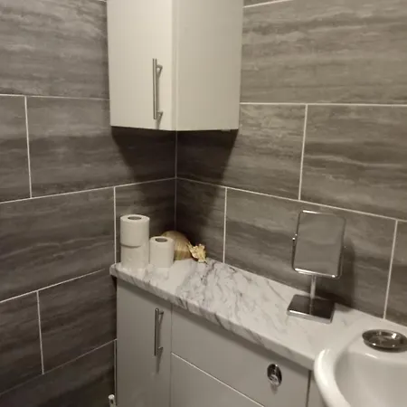 Captivating 1-bed In Newquay בקתה
